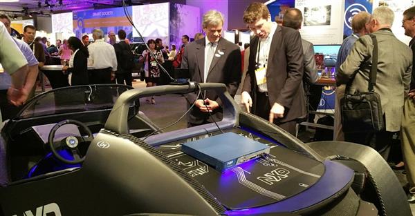 local-motors-unveils-3d-printed-strati-car-packed-with-autonomous-driving-iot-tech-3