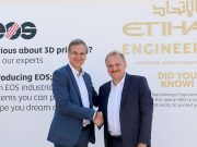 Markus Glasser, Senior Vice President Export Region bei EOS and Bernhard Randerath, Vice President Design, Engineering and Innovation bei Etihad Airways Engineering. (Quelle: EOS)