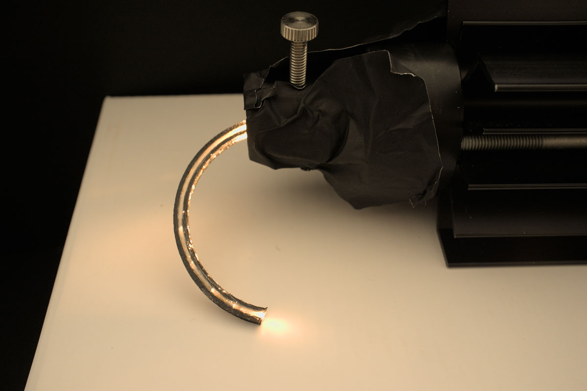 Das erste einfache Objekt als Proof of Concept aus einem eigens hergestellten Filament aus optischen Fasern. (Foto: Benjamin HERBST / AKEMI - Rethinking Light GmbH)