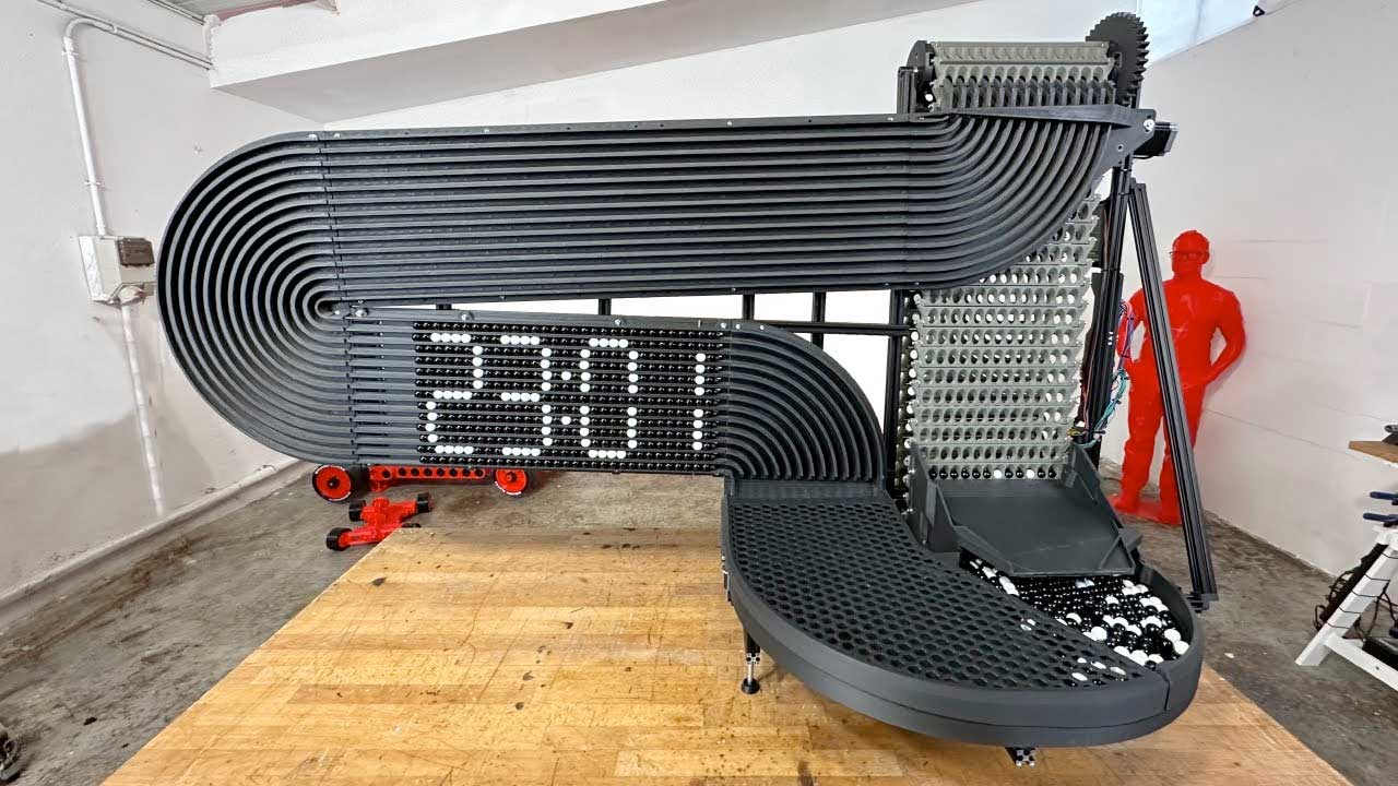 r baut riesige 3D-gedruckte Murmel-Uhr