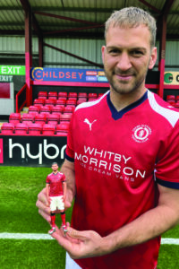 Crewe Alexandra nutzt 3D-Druck für Trikotpräsentation mit Miniatur-Kapitän