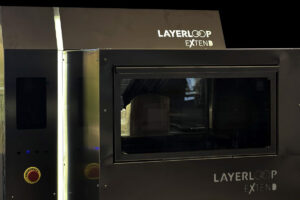 Layerloop industrialisiert Endlos-3D-Druck mit Förderband und 30-Grad-Achse