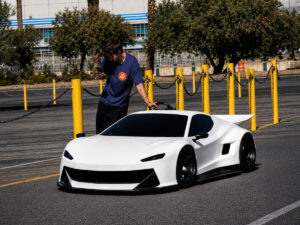 Hypercar-Prototyp entsteht in 24 Druckstunden per Großformat-3D-Druck