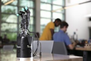 3D-gedruckte Sensorsleeves sollen Prothesenhände besser steuerbar machen
